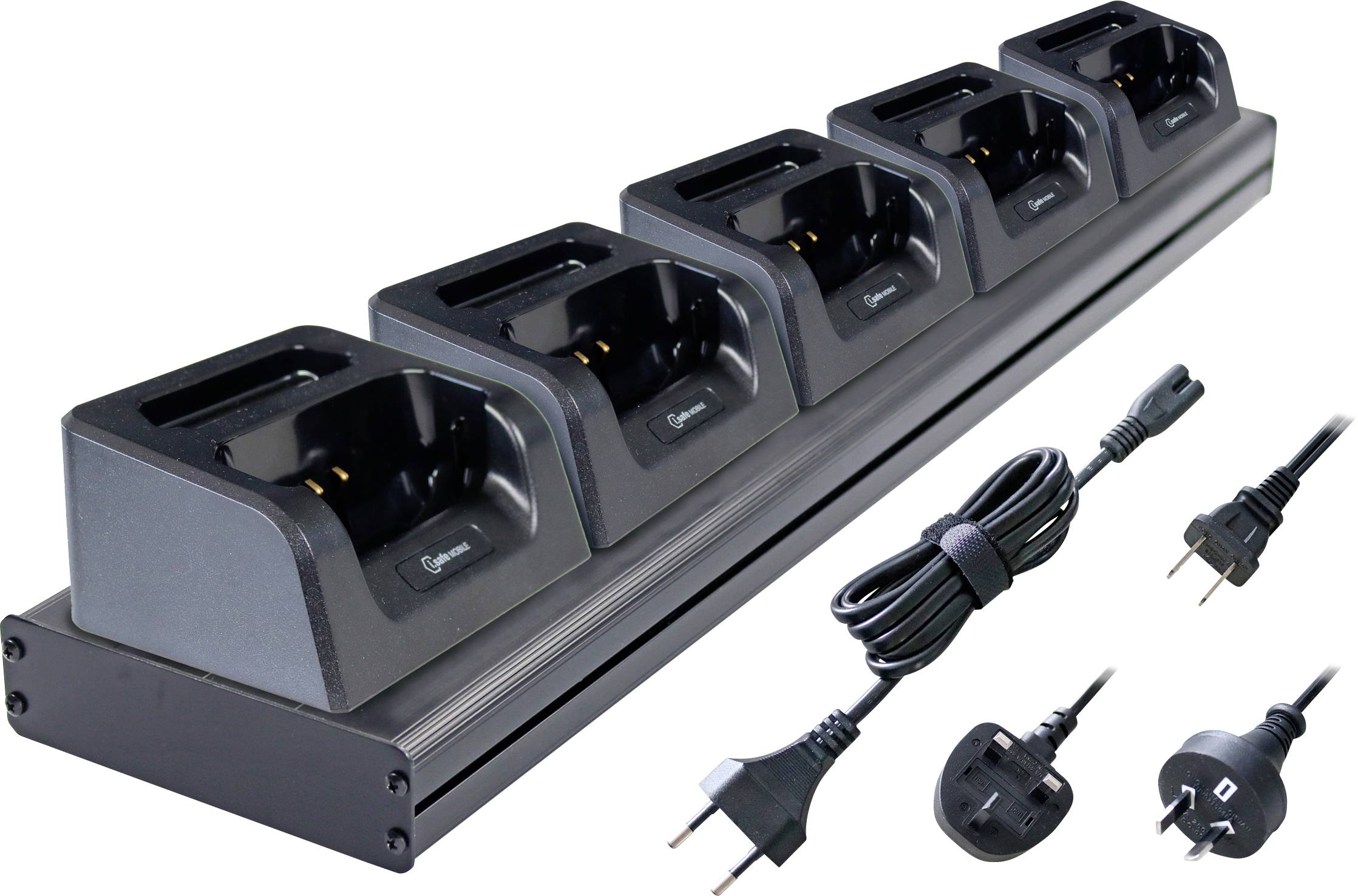 Ein Sechs-Slot-Ladegerät für Barcode-Scanner mit verschiedenen Steckeroptionen, darunter ein europäischer Stecker, präsentiert neben aufgerollten Kabeln.
