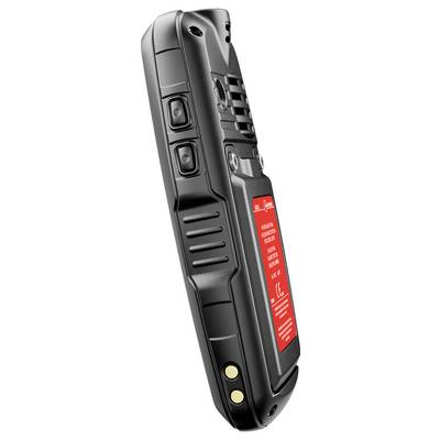 Ein robustes, schwarzes Walkie-Talkie, von der Seite betrachtet, mit Tasten und einem roten Etikett auf der Rückseite.