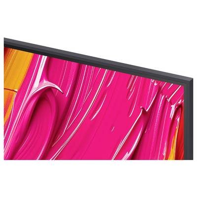 Ein abstraktes Gemälde mit lebhaften rosa, orangefarbenen und roten Pinselstrichen erzeugt einen dynamischen, strukturierten Effekt auf einer gerahmten Leinwand.