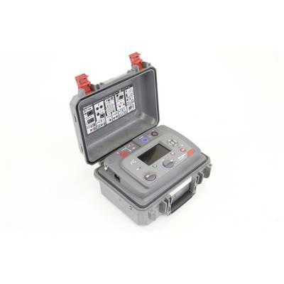 Ein tragbares elektronisches Gerät in einem offenen Schutzgehäuse mit Bedienknöpfen, Tasten und Diagrammen auf der Innenseite des Deckels für Bedienungsanweisungen.