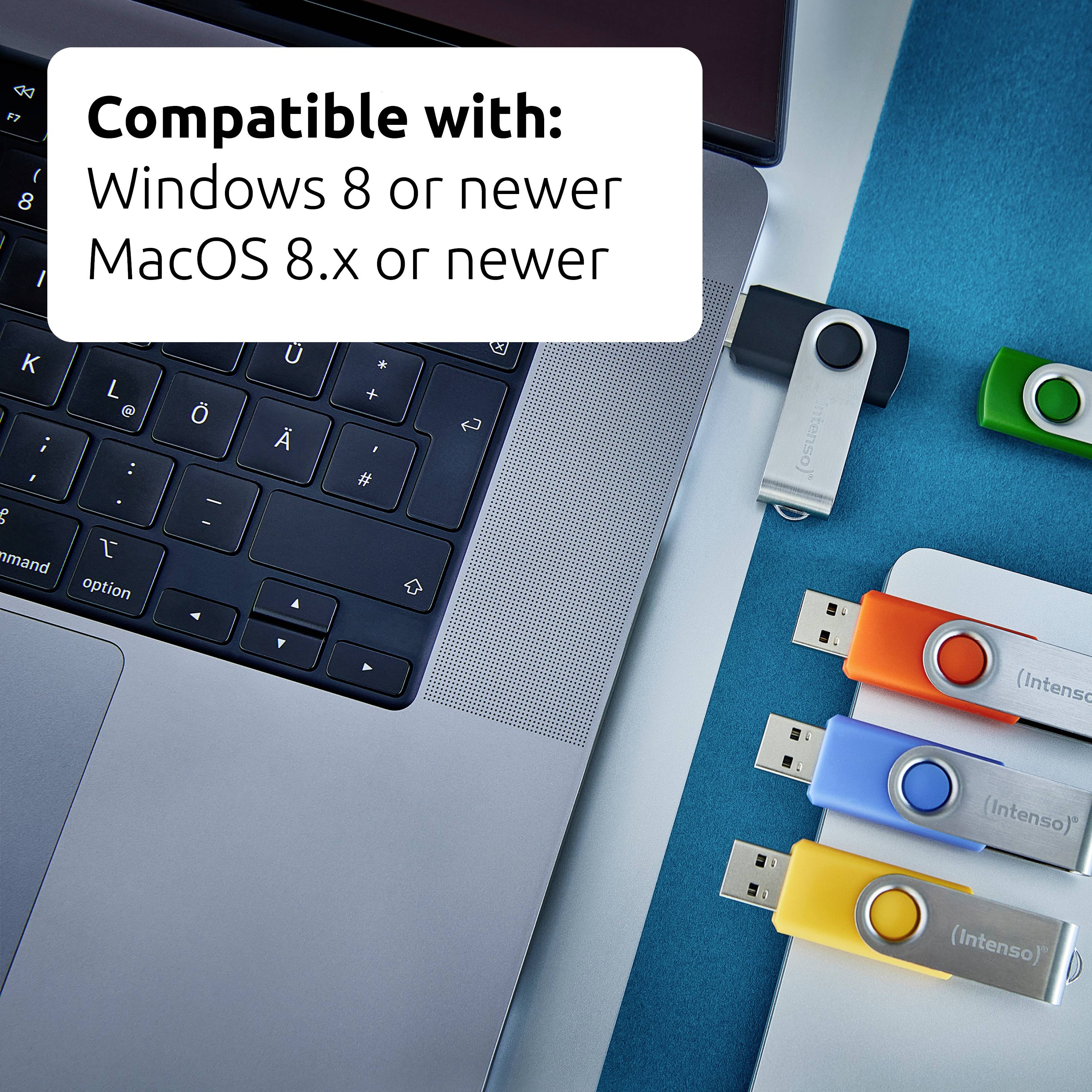 Ein Laptop mit angeschlossenen USB-Laufwerken. Ein Etikett liest: "Kompatibel mit: Windows 8 oder neuer, MacOS 8.x oder neuer".