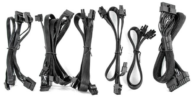'Proton Power Solution'-Box mit vollständiger Kabelverwaltung, Chieftec-Logo und Website-URL.