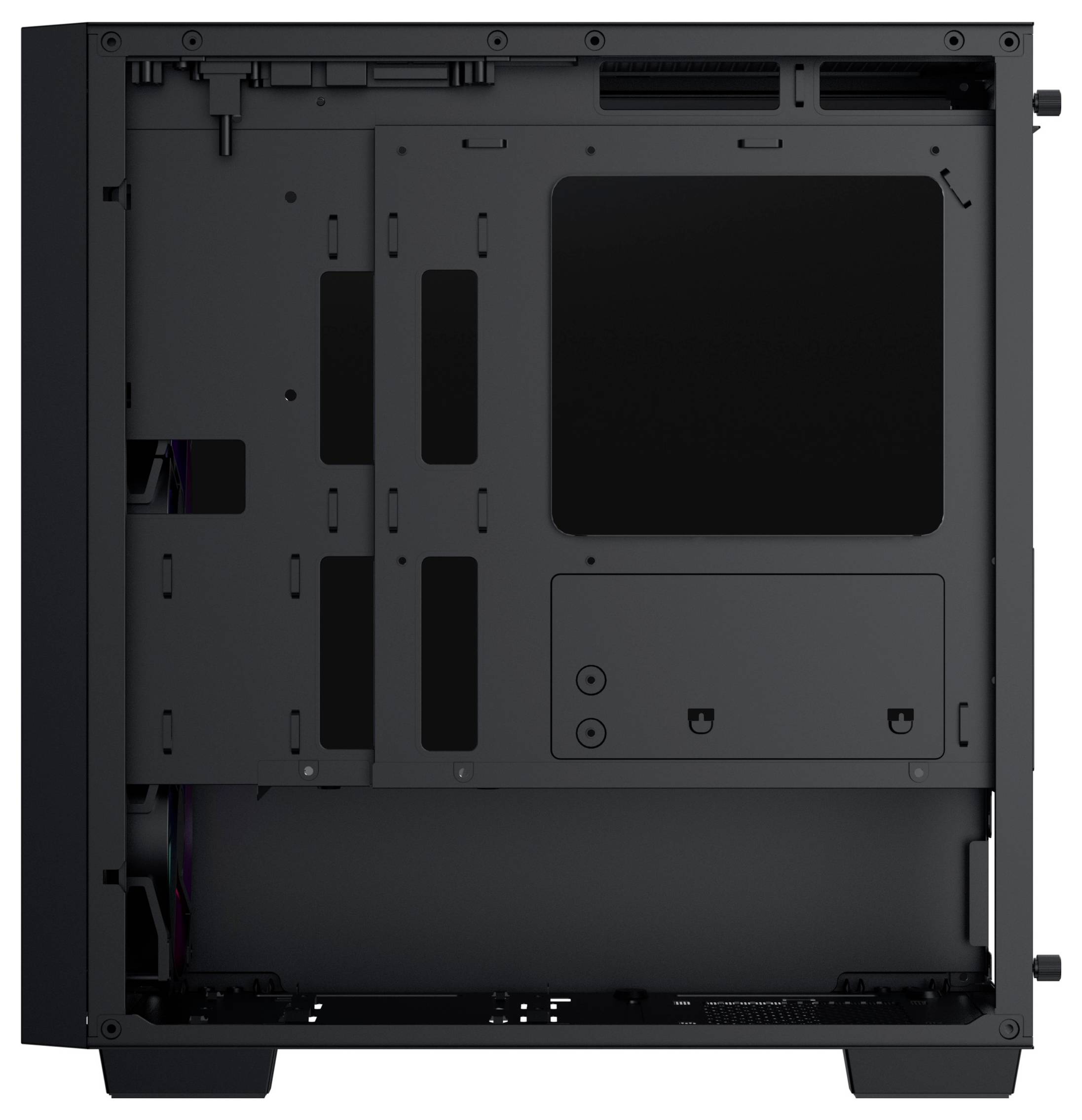 Ein schwarzes Computergehäuse mit geöffneter Seitenklappe, das die interne Aufteilung der Kompartimente und Kabelmanagement-Bereiche zeigt, konzipiert für den Aufbau eines PCs.
