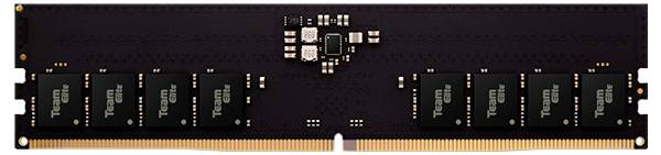 Ein rechteckiges Computer-RAM-Modul mit mehreren schwarzen Speicherchips und goldenen Anschlüssen am unteren Ende, das zur Datenspeicherung in Computern verwendet wird.