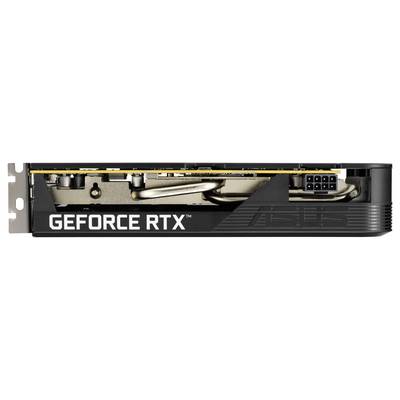 Das Bild zeigt eine Seitenansicht einer Nvidia GeForce RTX Grafikkarte und hebt dabei ihre Anschlüsse und sichtbaren Heatpipes hervor.