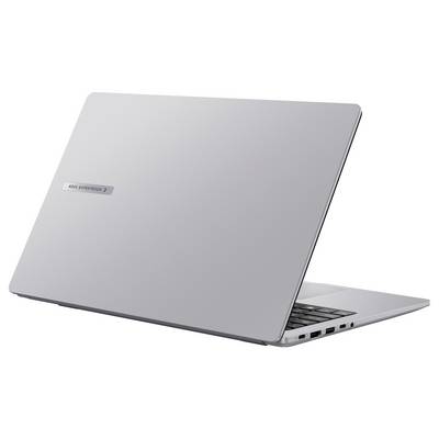 Ein geschlossener silberner Laptop, von hinten in einem schrägen Winkel betrachtet, mit einem kleinen Logo und Lüftungsschlitzen an der Seite.