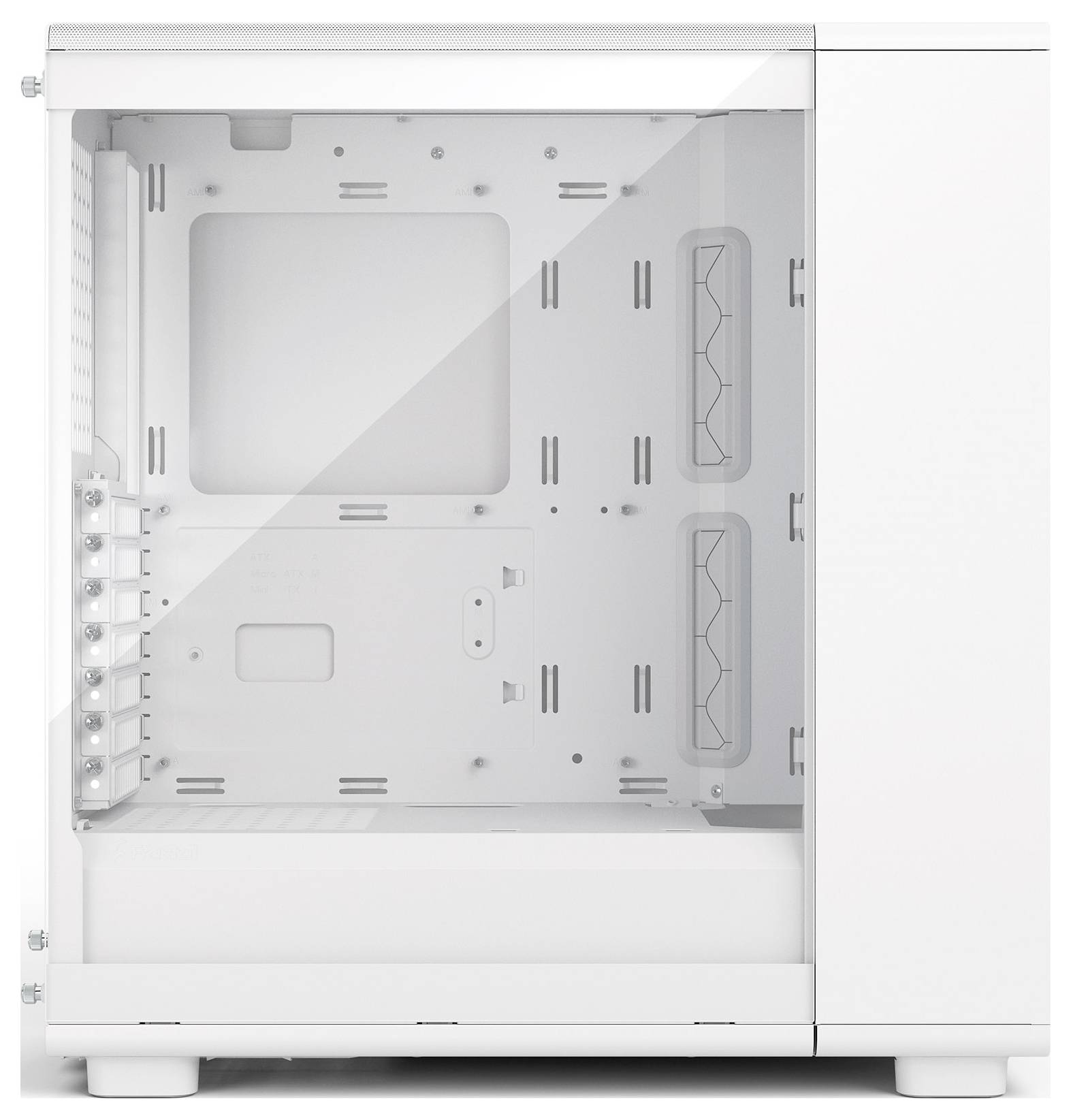 Seitenansicht eines leeren weißen Computergehäuses mit transparentem Seitenpanel, das Innenhalterungen und Kabelmanagement-Schlitze zeigt.