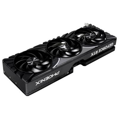 Eine schwarze Grafikkarte mit drei Kühlventilatoren, mit den Aufschriften "PHOENIX" und "GEFORCE RTX", mit einem schlanken, eckigen Design.