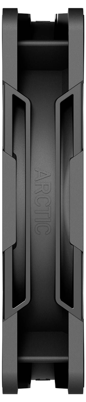 Eine Nahaufnahme eines schwarzen Computerkasselüfters von der Seite, die Details der Lüfterblätter und der Rahmengestaltung zeigt. Markenname sichtbar: 'ARCTIC'.
