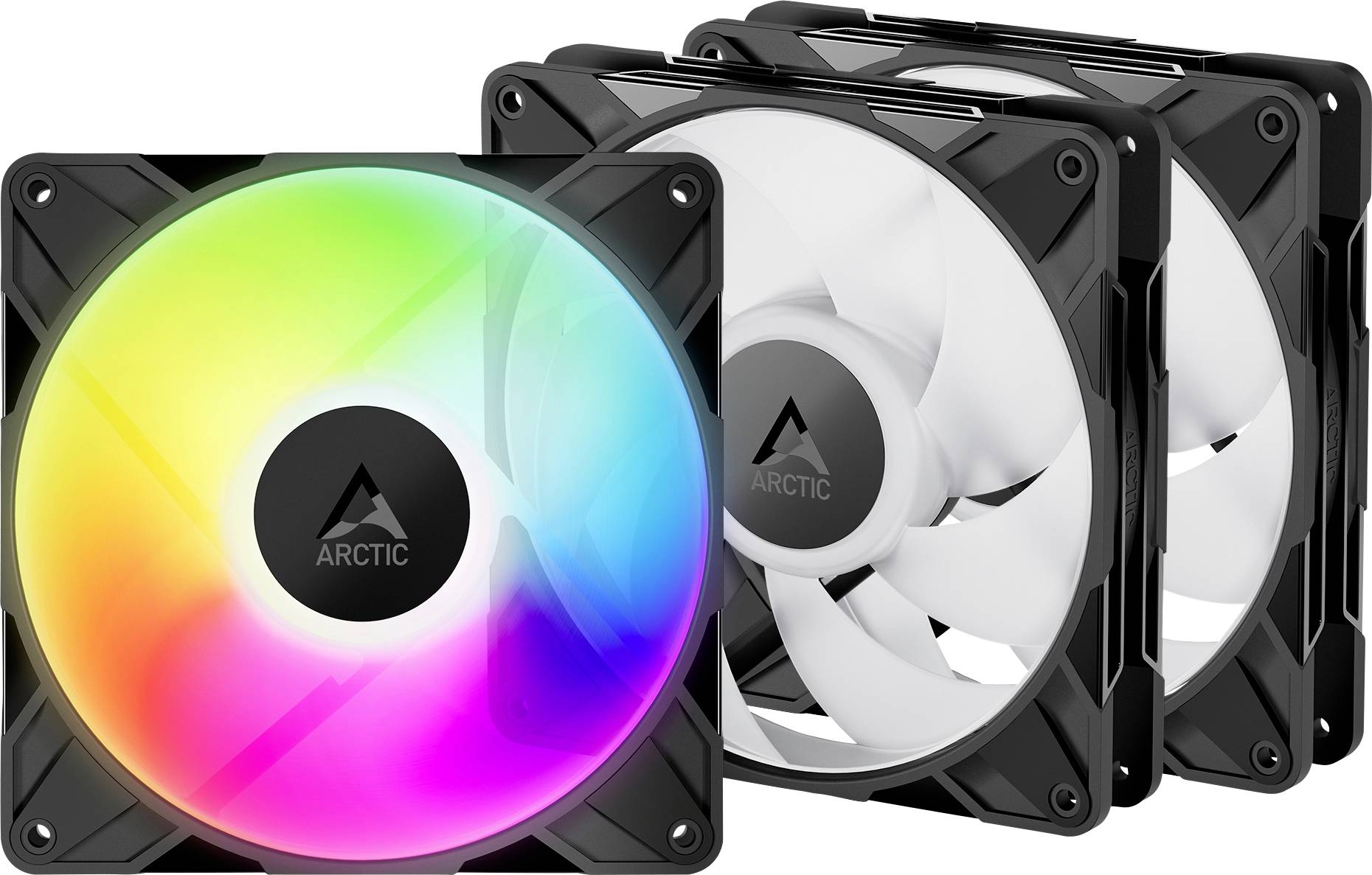 Drei Computer-Kühlventilatoren sind abgebildet; einer verfügt über farbenfrohe RGB-Beleuchtung, während die anderen beiden schlicht weiß sind.