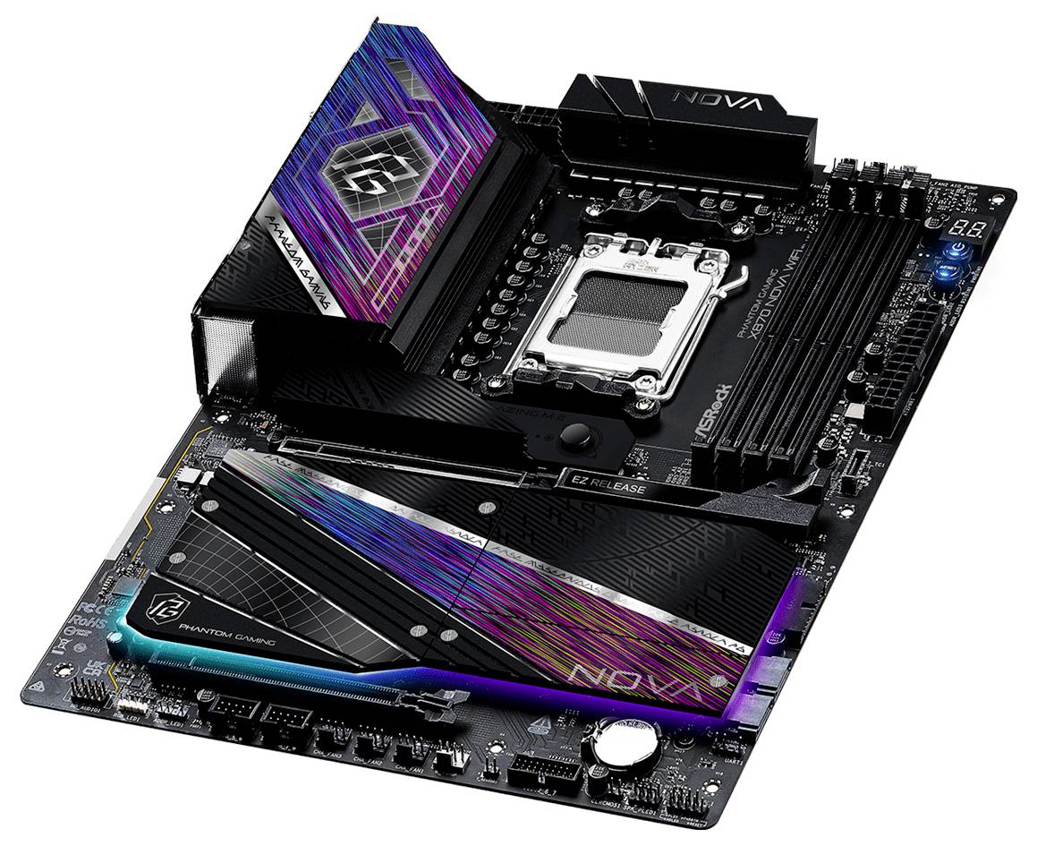 Eine schwarze Mainboard mit farbenfrohen Akzenten und verschiedenen Steckplätzen und Anschlüssen, konzipiert für den Aufbau und die Aufrüstung von Computerhard­ware.