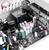 Nahaufnahme einer Computermotherboard, die Kondensatoren, Widerstände und einen Kühlkörper zeigt und die komplexe Elektronikanordnung veranschaulicht.