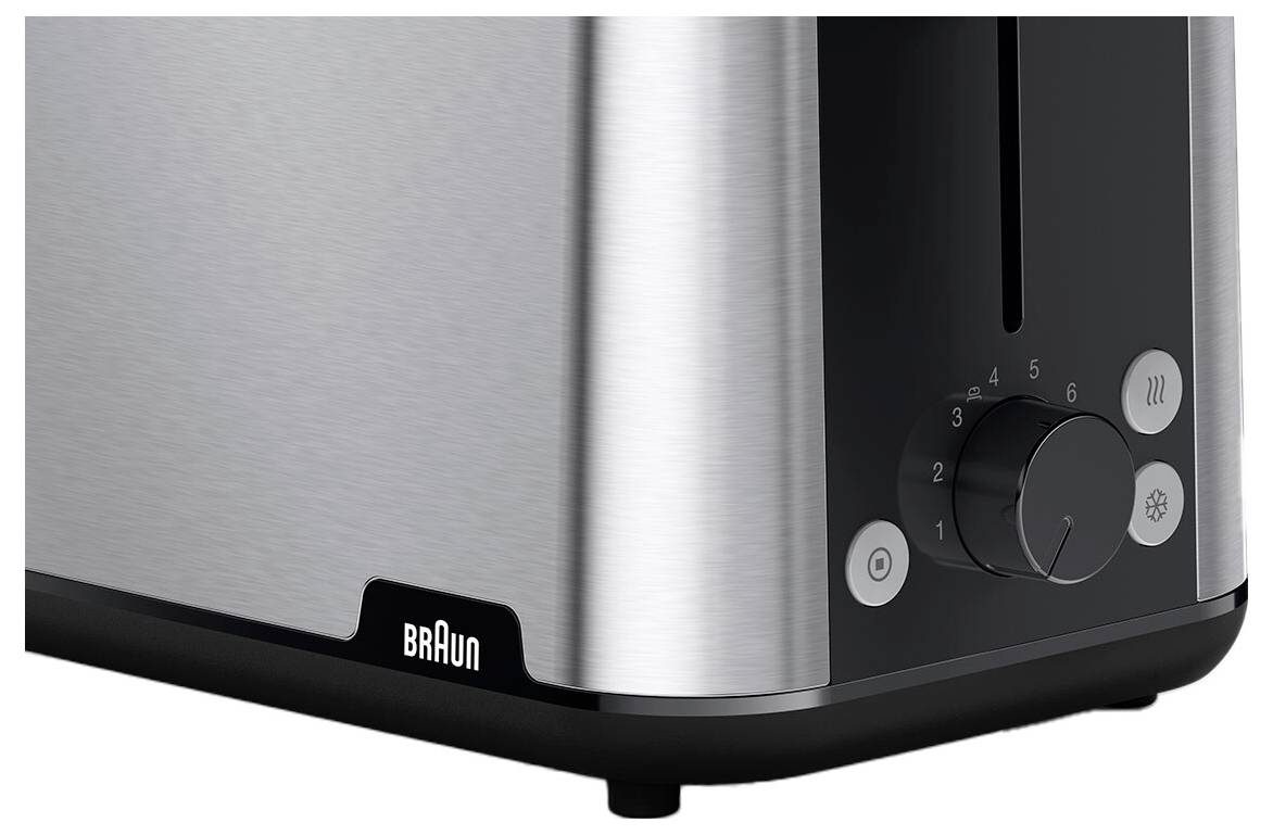 Eine Nahaufnahme eines schlanken, modernen Toasters mit einer Skala von 1 bis 6, mit Braun-Branding auf seiner metallischen Oberfläche.