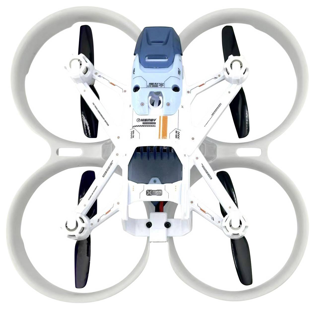 Ein weiß-blauer Quadcopter-Drohne mit Schutzvorrichtungen für die Propeller, von oben gegen einen weißen Hintergrund fotografiert.