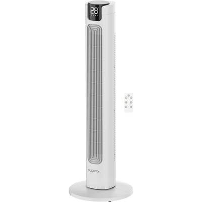 Ein hoher, weißer Turmventilator mit einer digitalen Anzeige, die '28' zeigt. Er hat ein schlankes Design und eine separate Fernbedienung in der Nähe.