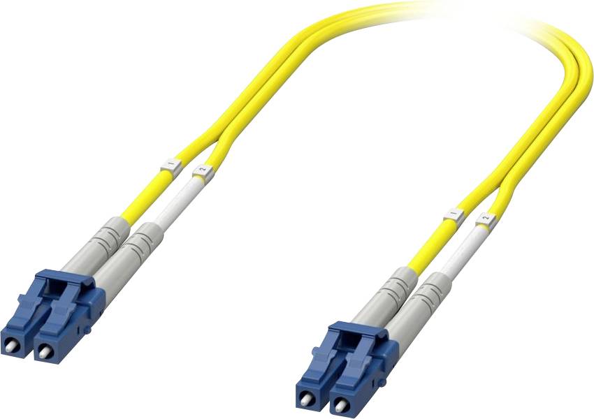 Ein gelbes Glasfaserkabel mit blauen Anschlüssen an beiden Enden, das typischerweise für hochgeschwindigkeiten Datentransfer in Netzwerkumgebungen verwendet wird.