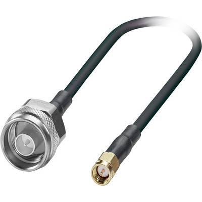Ein schwarzes Koaxialkabel mit einem versilberten N-Typ-Stecker an einem Ende und einem goldenen SMA-Stecker am anderen Ende. Verwendet für RF-Signale.
