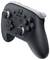 Ein schwarzer Nintendo Switch Pro Controller mit Tasten, Analogsticks und Triggern, entwickelt für ein verbessertes Spielerlebnis und Komfort.