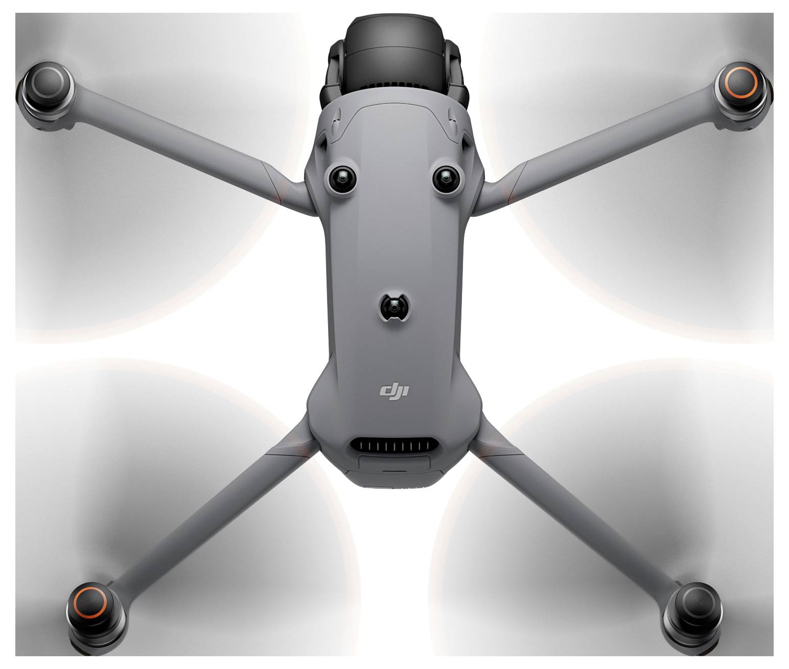 Eine Draufsicht eines Quadcopter-Drohne mit vier ausgestreckten Propellerarmen und einem zentralen Körper, die das Design und die Struktur der Drohne hervorheben.