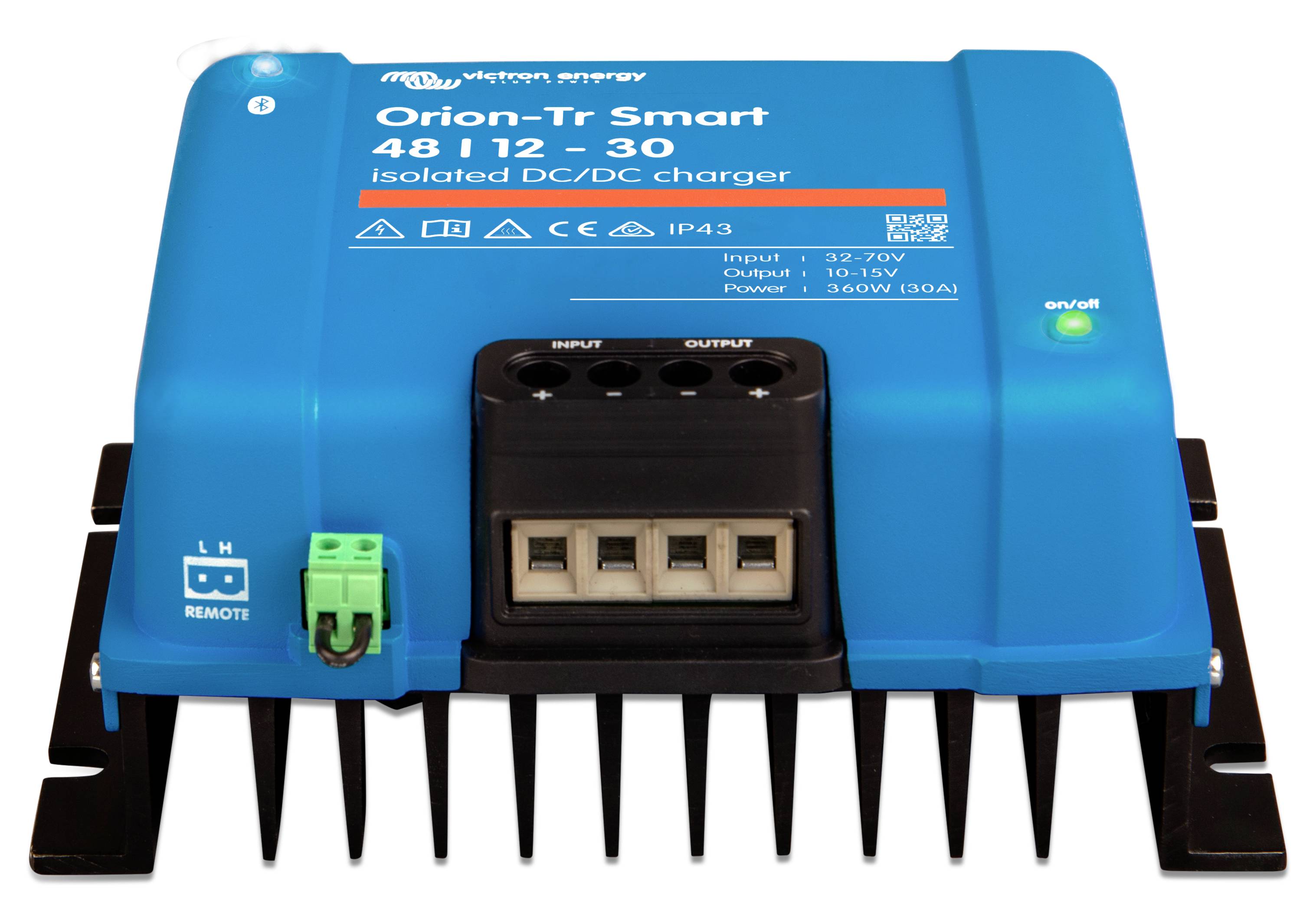 Ein blauer Victron Energy Orion-TR Smart Ladegerät für 48V DC zu 12V DC, 30A, ausgestattet mit Ein- und Ausgangsklemmen und Anzeigelichtern.