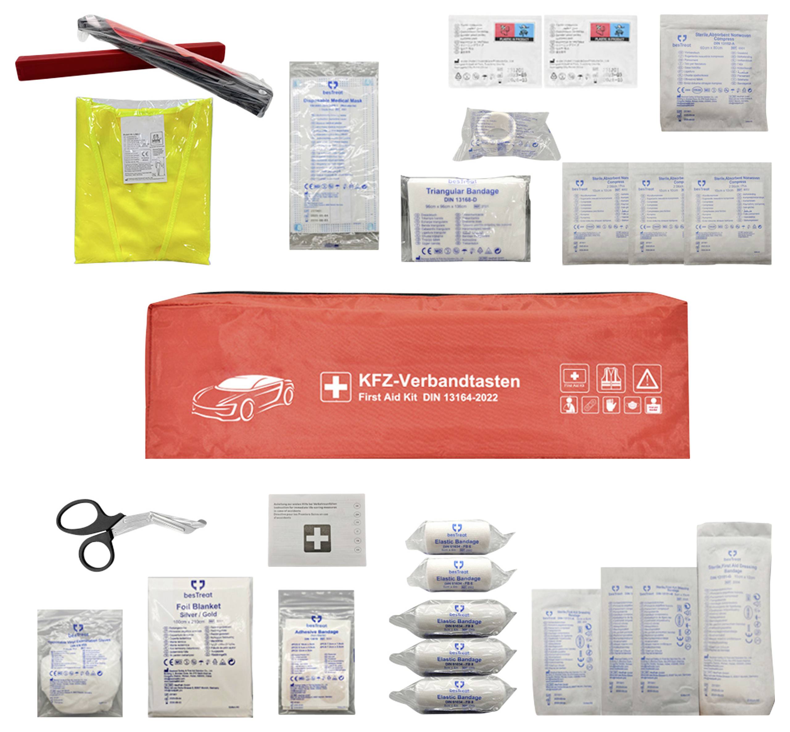 Roter Erste-Hilfe-Kasten mit Verbandsmaterial, medizinischem Klebeband, Schere, Dreiecktuch, Handschuhen und sterilen Kompressen, auf weißem Hintergrund angeordnet.