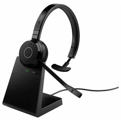 Ein schwarzes drahtloses Headset auf einem Ständer mit Mikrofon, geeignet für Bürogebrauch, mit sichtbarem Ladekabel.