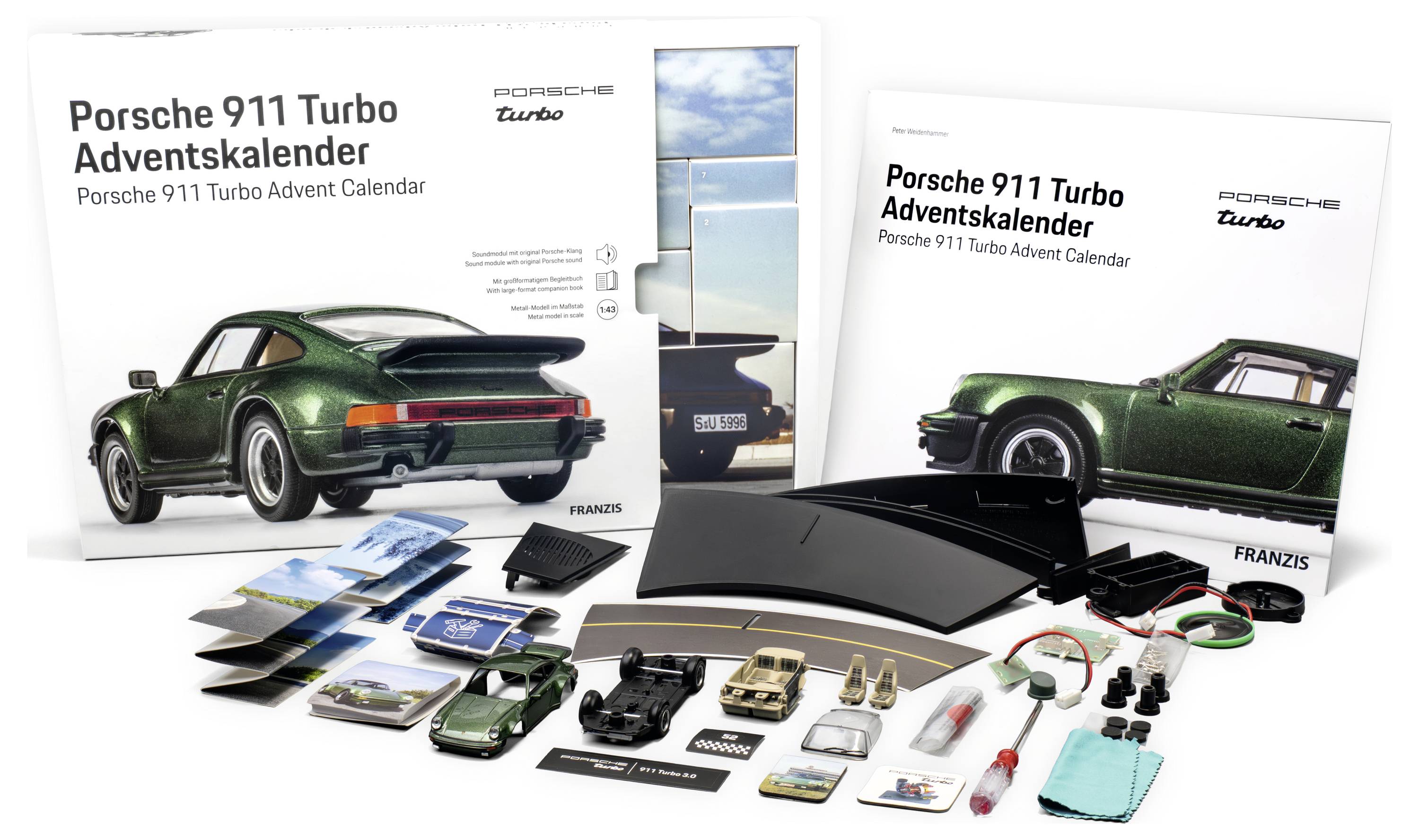 Porsche 911 Turbo Adventskalender-Set mit Modellauto-Teilen, Anleitungsbuch, Elektronik und Verpackung, die auf einer weißen Oberfläche präsentiert werden.