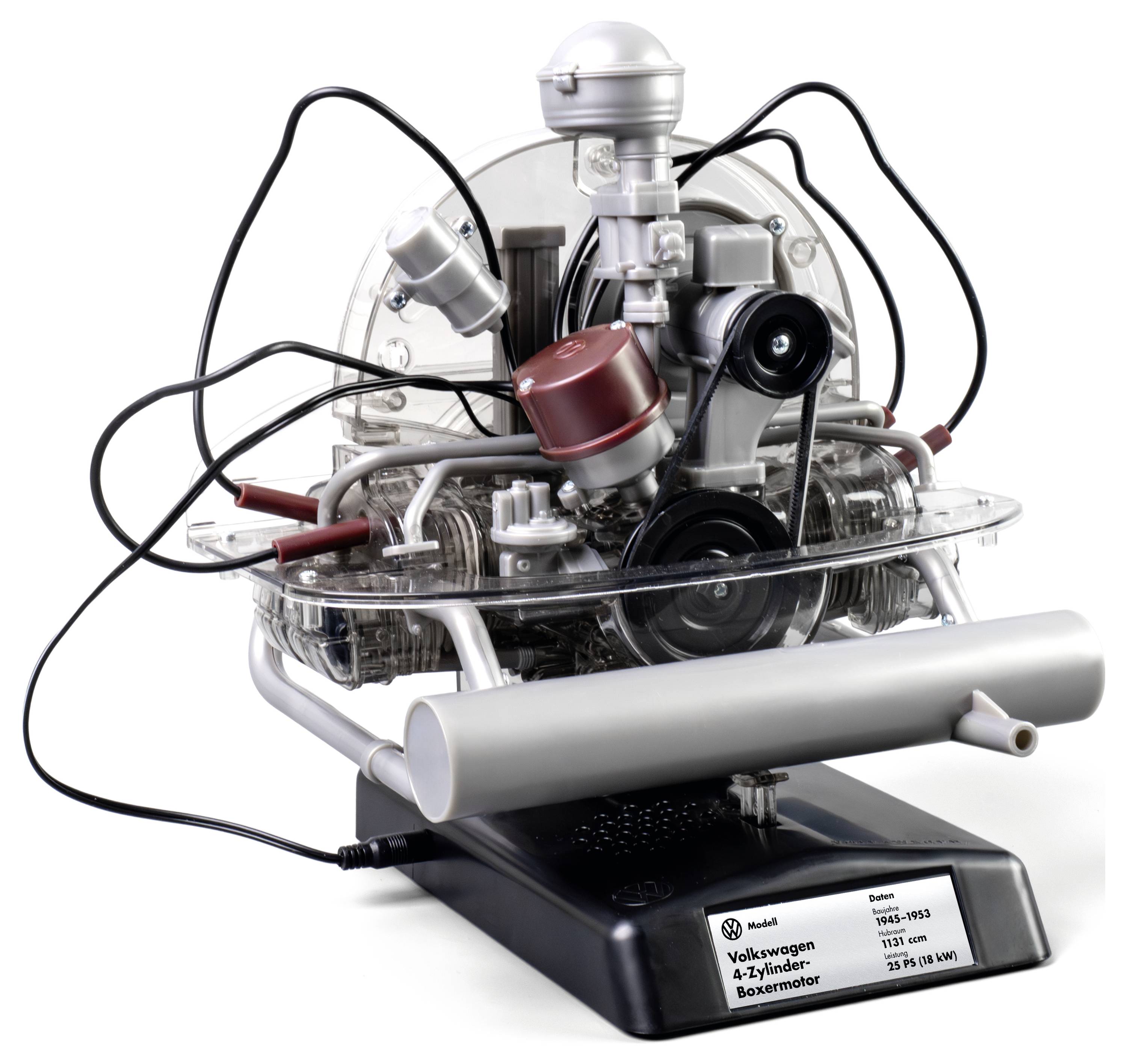 Ein detailliertes Modell eines Volkswagen 4-Zylinder-Boxermotors, das verschiedene Komponenten und Verkabelung zeigt. Die Basis hat eine Beschriftung mit Spezifikationen aus den Jahren 1938-1953.