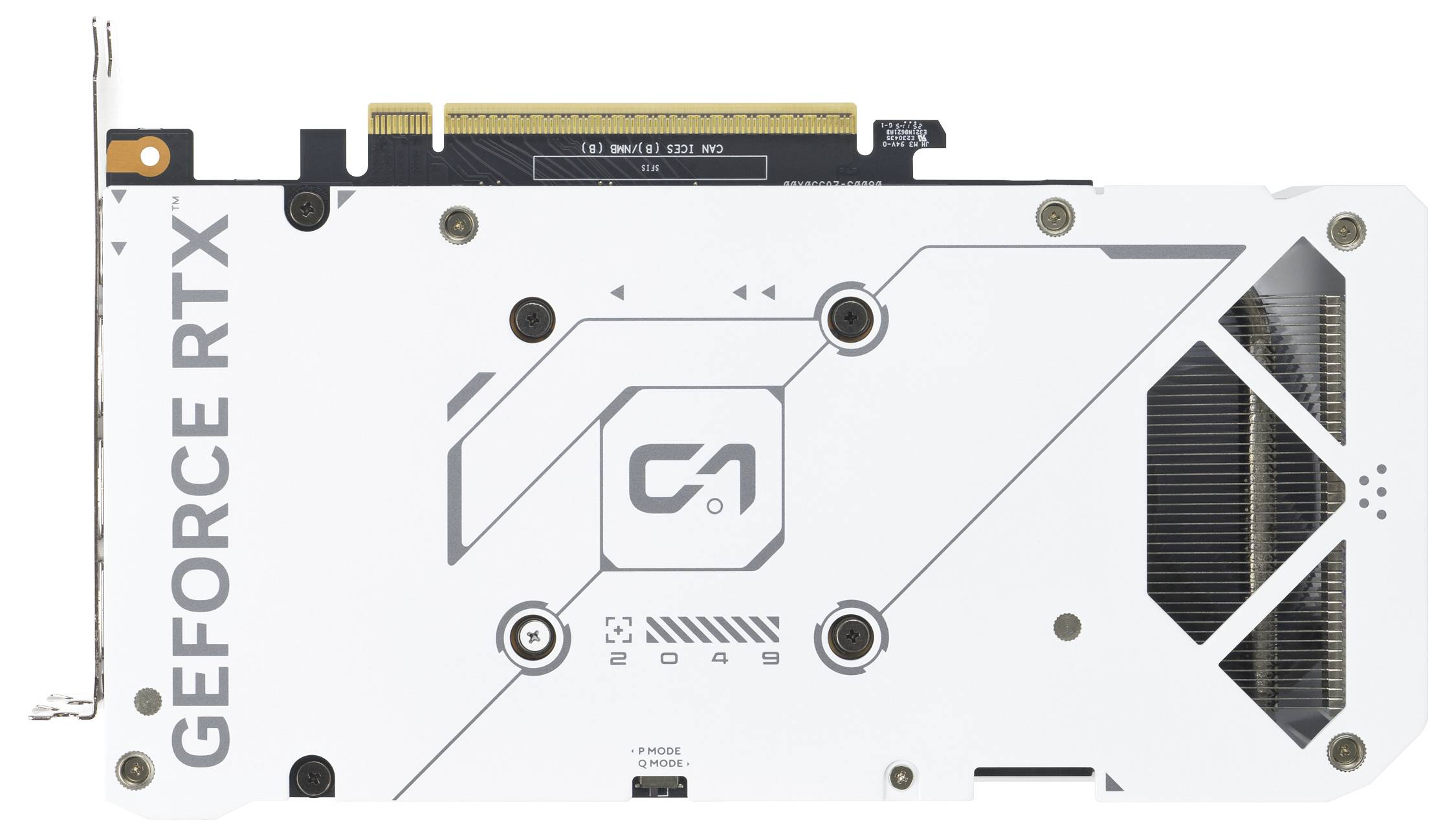 GeForce RTX-Grafikkarte mit weißem Gehäuse und geometrischem Design, mit freiliegendem Kühlventilator und Anschlussports an der Oberseite.