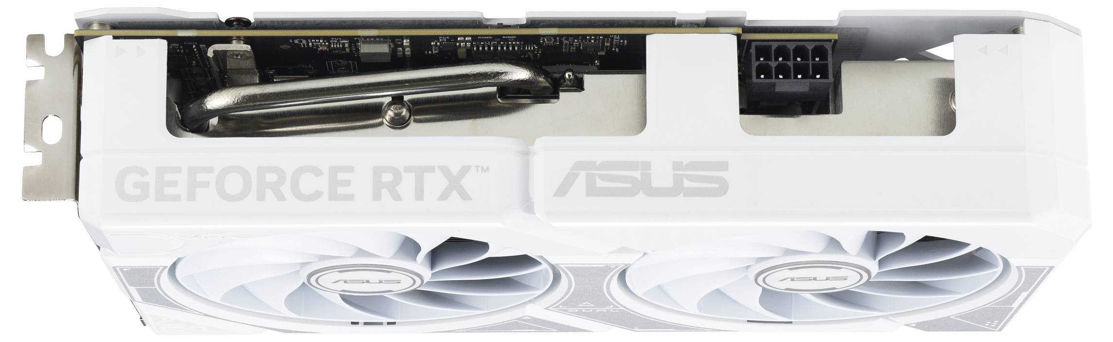 Eine weiße ASUS GeForce RTX Grafikkarte mit Doppellüftern, die eine Seitenansicht mit Markenlogos und einem 8-Pin-Stromanschluss zeigt.