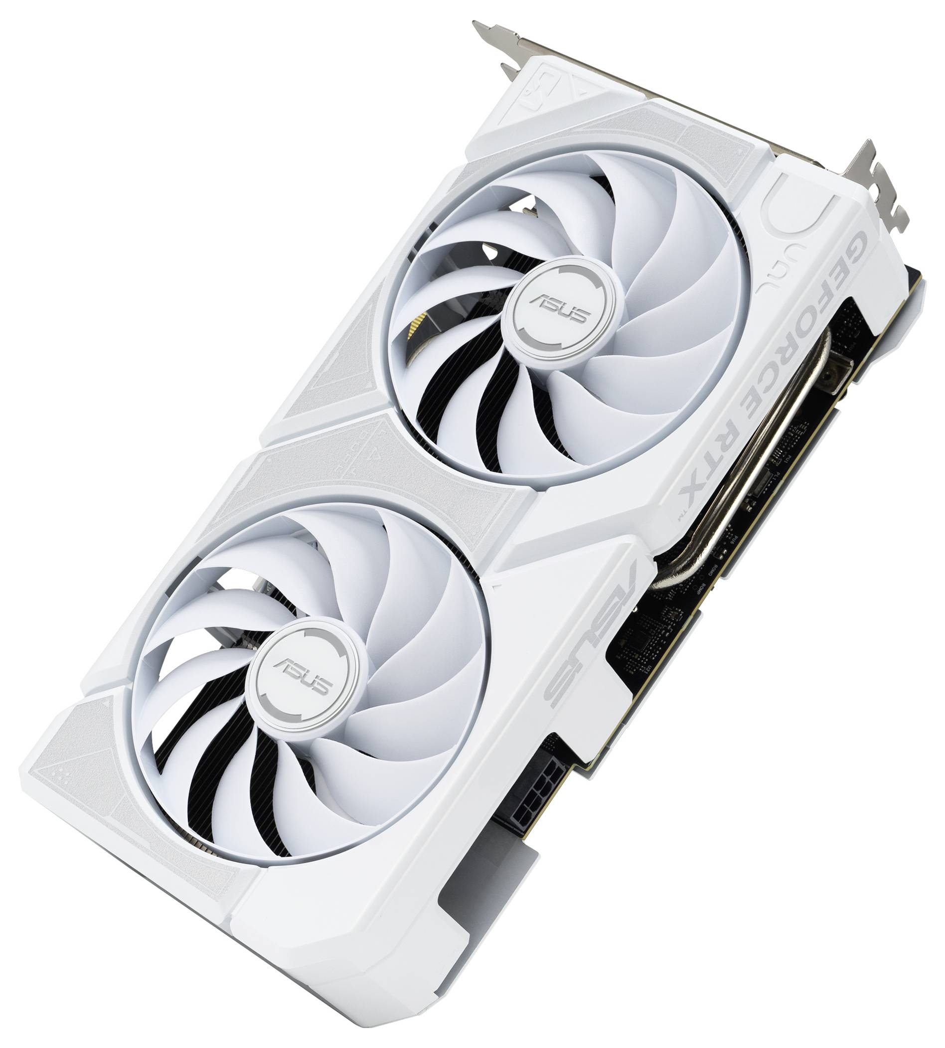 Eine weiße ASUS GeForce RTX Grafikkarte mit Doppellüftern und elegantem Design, von leicht schräg oben betrachtet.