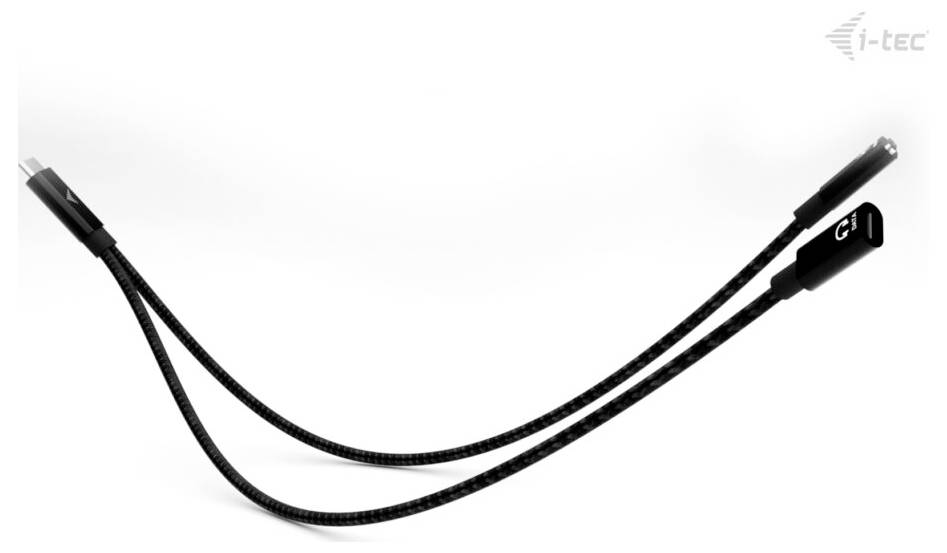 Ein schwarzes Y-förmiges Kabel mit zwei Anschlüssen: ein USB-C und ein größerer Anschluss mit der Bezeichnung "C1". Das Markenlogo befindet sich in der Ecke.