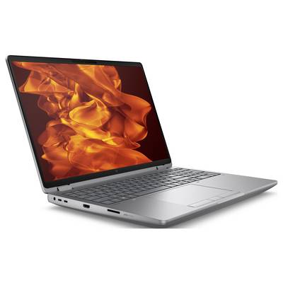 Ein schlanker silberner Laptop mit einem abstrakten orangefarbenen Flammenmotiv auf dem Bildschirm, leicht schräg geöffnet, wobei Tastatur und Trackpad zu sehen sind.