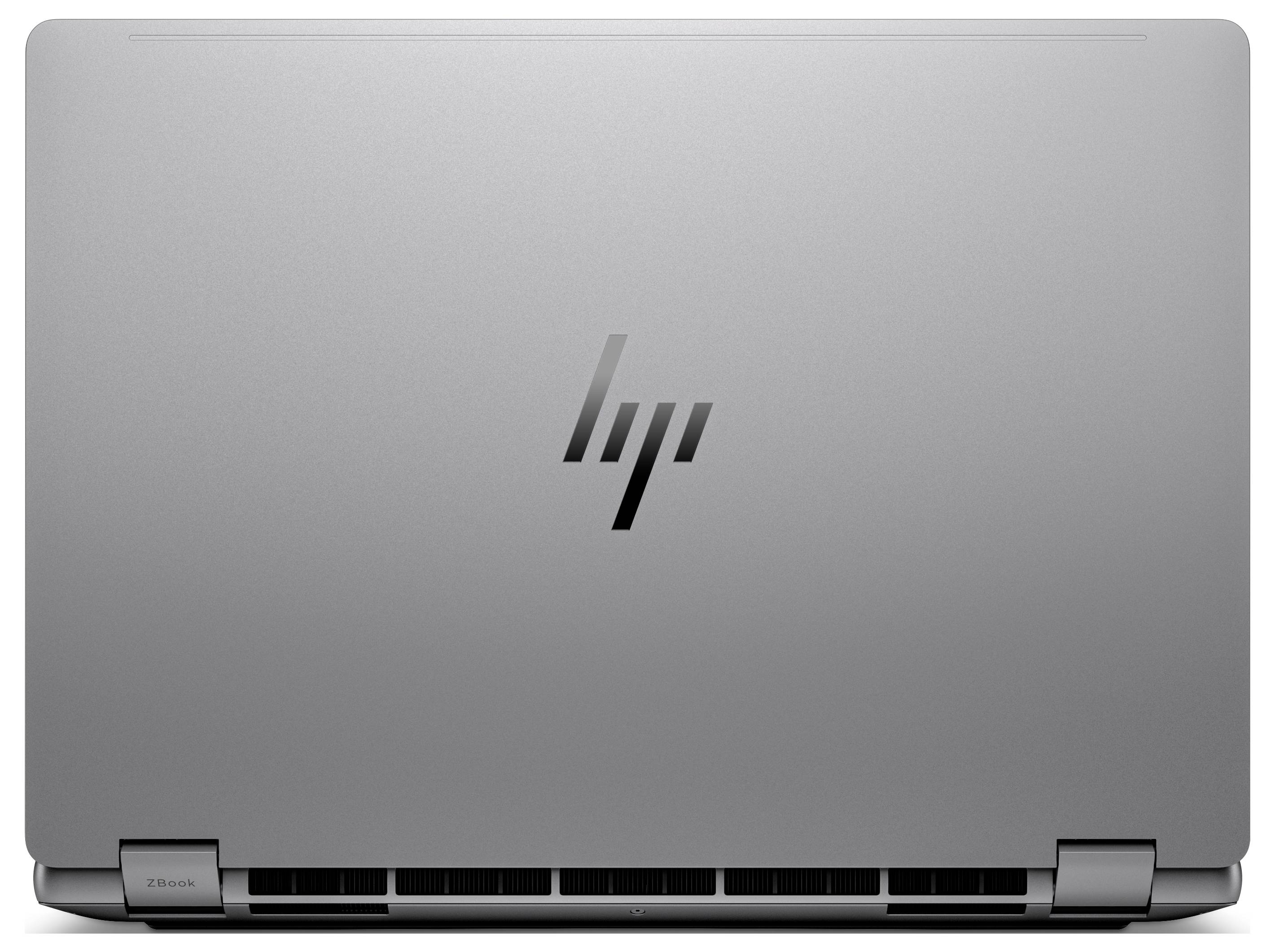 Rückansicht eines geschlossenen silbernen Laptops mit einem Logo auf dem Deckel, die das Scharnier-Design und die Lüftungsschlitze am unteren Rand zeigt.