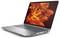 Ein schlankes silbernes Laptop, geöffnet mit einer lebhaften orangefarbenen Flammenanzeige auf dem Bildschirm.