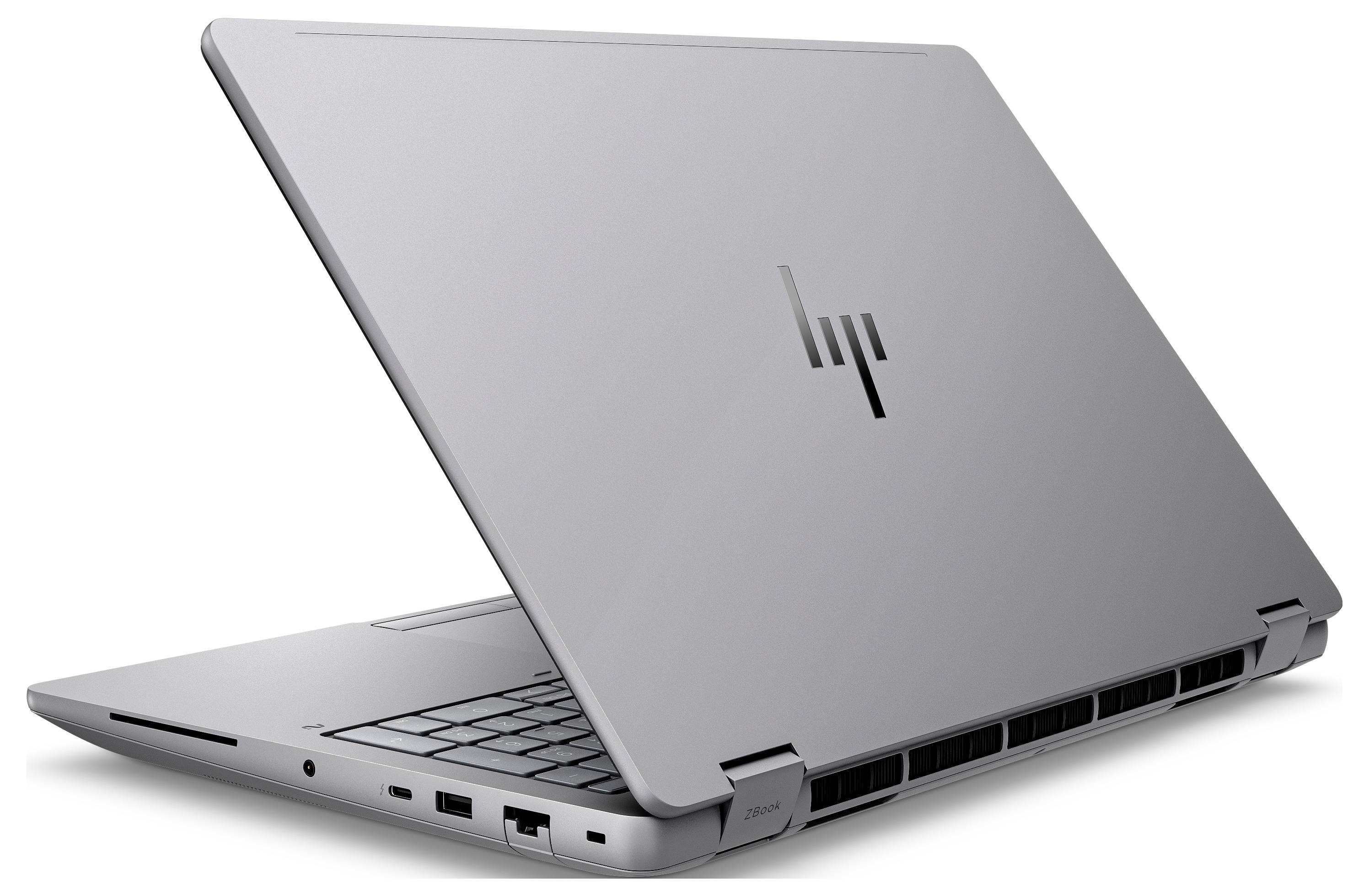 Ein silberner Laptop teilweise geöffnet, mit sichtbaren Anschlüssen an der Seite und einem Logo auf dem Deckel, auf einem weißen Hintergrund positioniert.