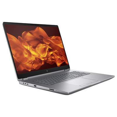 Ein silberner Laptop mit einem lebhaften, abstrakten Orange-Flammen-Design auf dem Bildschirm, der in einem Winkel vor einem weißen Hintergrund gezeigt wird.