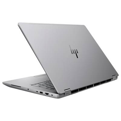 Ein silberner Laptop, von der linken Rückseite betrachtet, mit teilweise geöffneter Tastatur und Lüftungsschlitzen entlang des Scharniers, mit einem Logo auf dem Deckel.