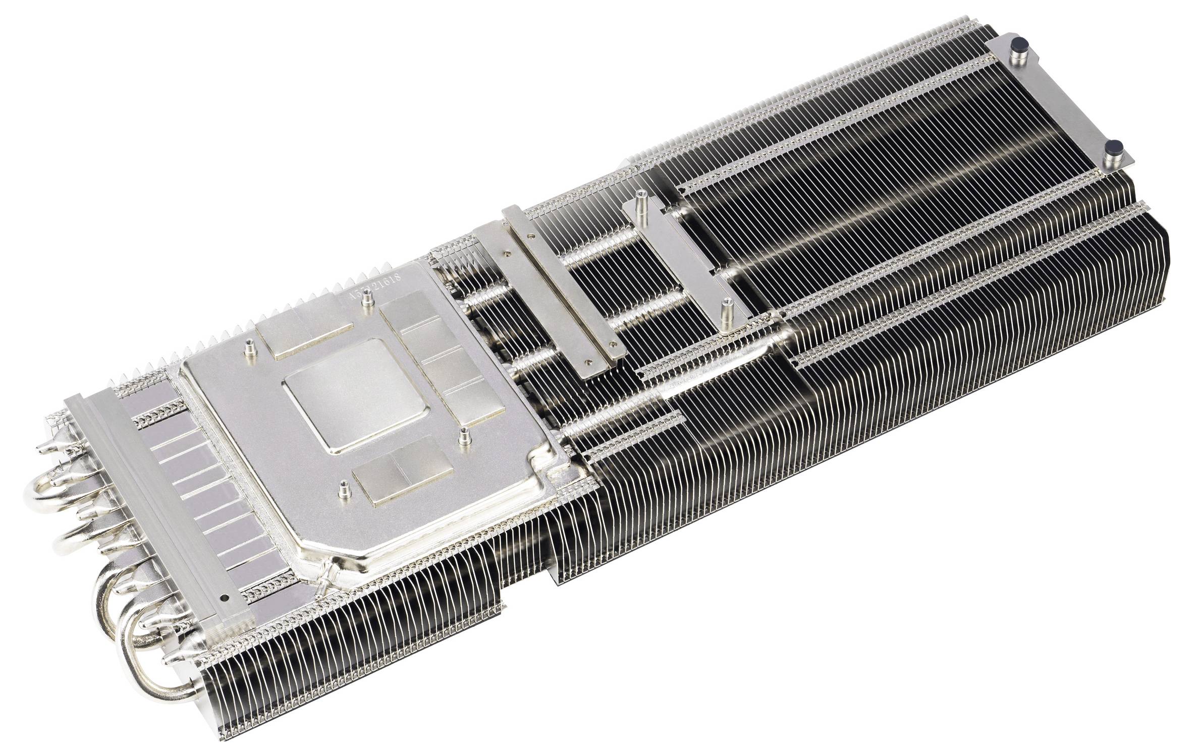 Bild eines metallischen Computerkühlkörpers mit mehreren Kühlrippen und Heatpipes, der zur Kühlung von elektronischen Bauteilen entwickelt wurde.
