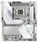 Eine silber-weiße GIGABYTE-Mainboard mit LGA-1700-Sockel, zwei RAM-Steckplätzen, einem digitalen Displaypanel und AORUS-Branding.