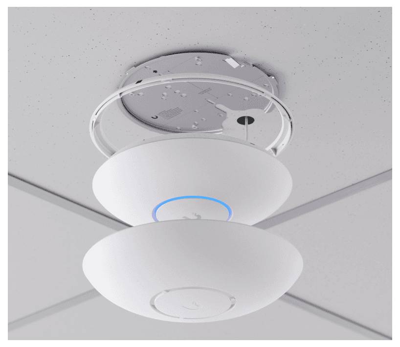 Deckenmontierter drahtloser Zugangspunkt mit kreisförmigem Design und leuchtender blauer LED-Anzeige, an einer gefliesten Deckenoberfläche installiert.