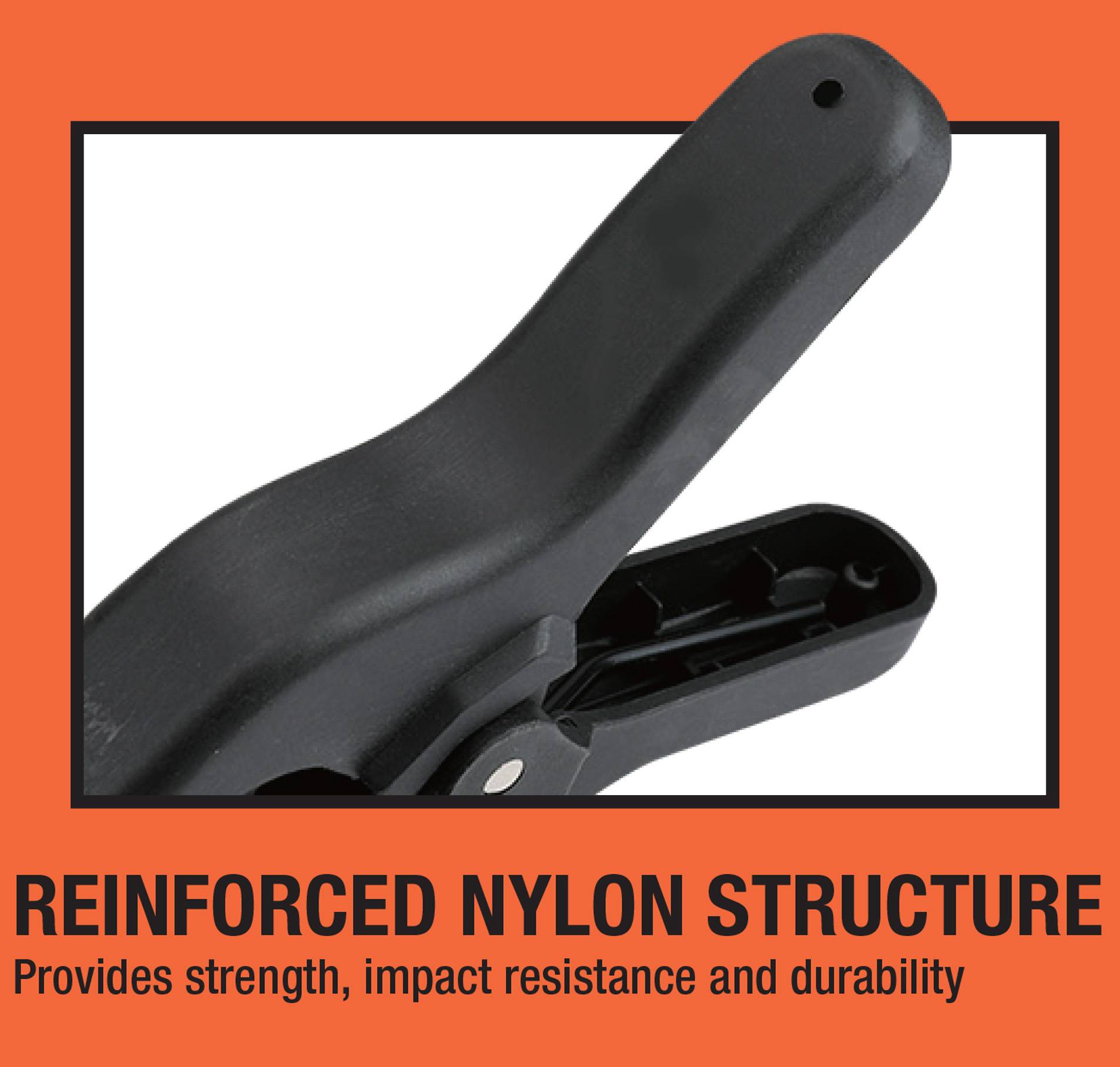Eine Nahaufnahme einer schwarzen Klemme, die ihre verstärkte Nylonstruktur hervorhebt. Das Bild betont ihre Stärke, Stoßfestigkeit und Haltbarkeit.