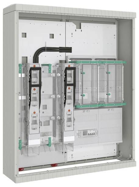 Ein großes elektrisches Schaltpult mit mehreren Schaltern und Anschlüssen, untergebracht in einem grauen Metallgehäuse, verwendet zur Stromverteilungssteuerung.