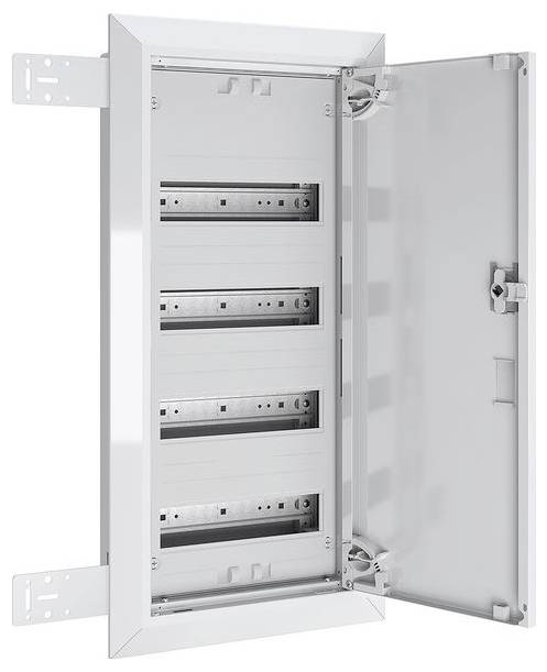 Elektrische Tafel mit vier leeren Reihen für Sicherungsautomaten, Tür angelehnt, zeigt Platz für die Installation von elektrischen Komponenten.