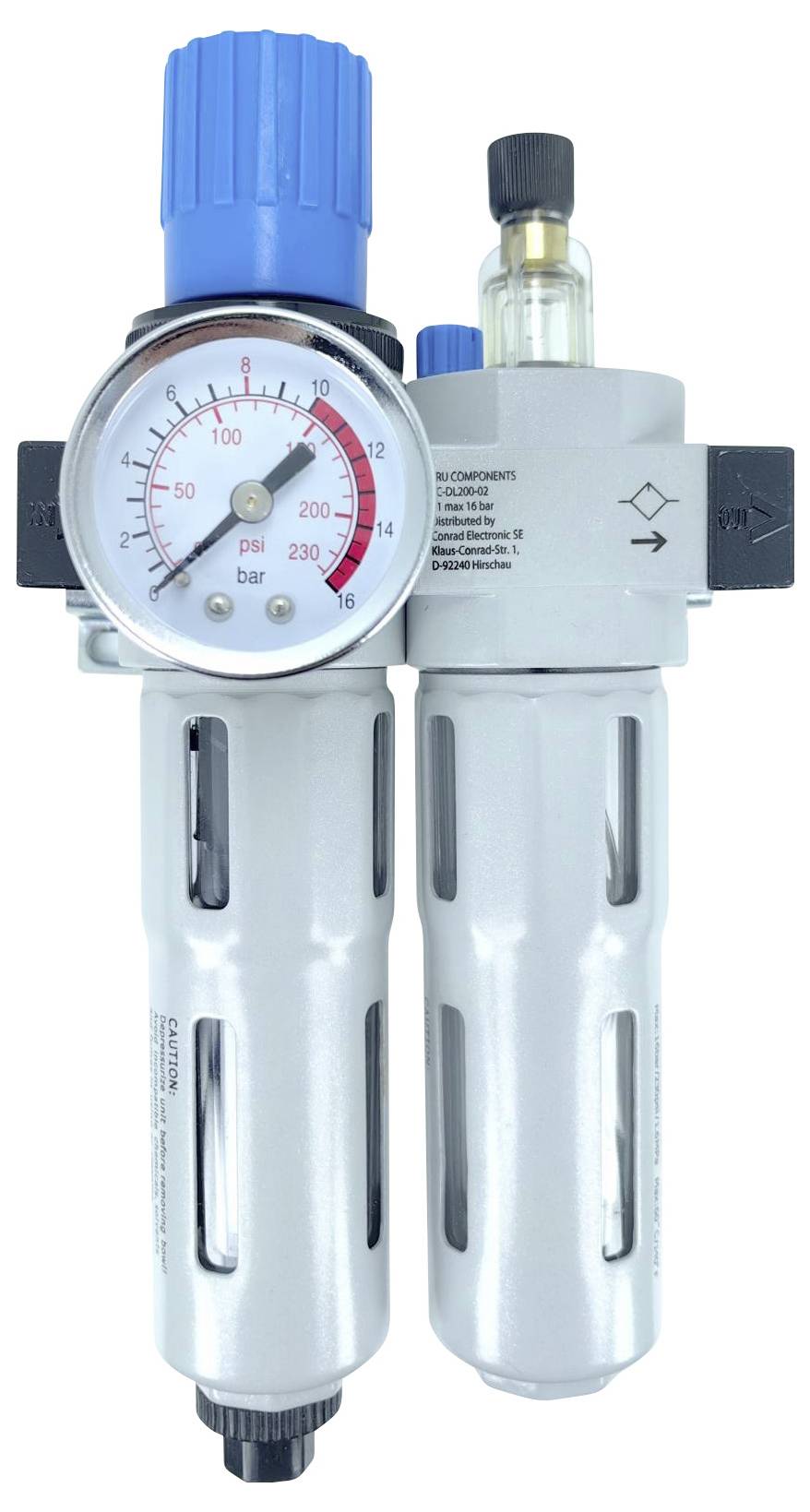 Nahaufnahme eines Druckreglers mit zwei Einheiten mit Manometer und Wasserabscheider, die Messungen in psi und bar zeigt und blaue und silberne Komponenten aufweist.