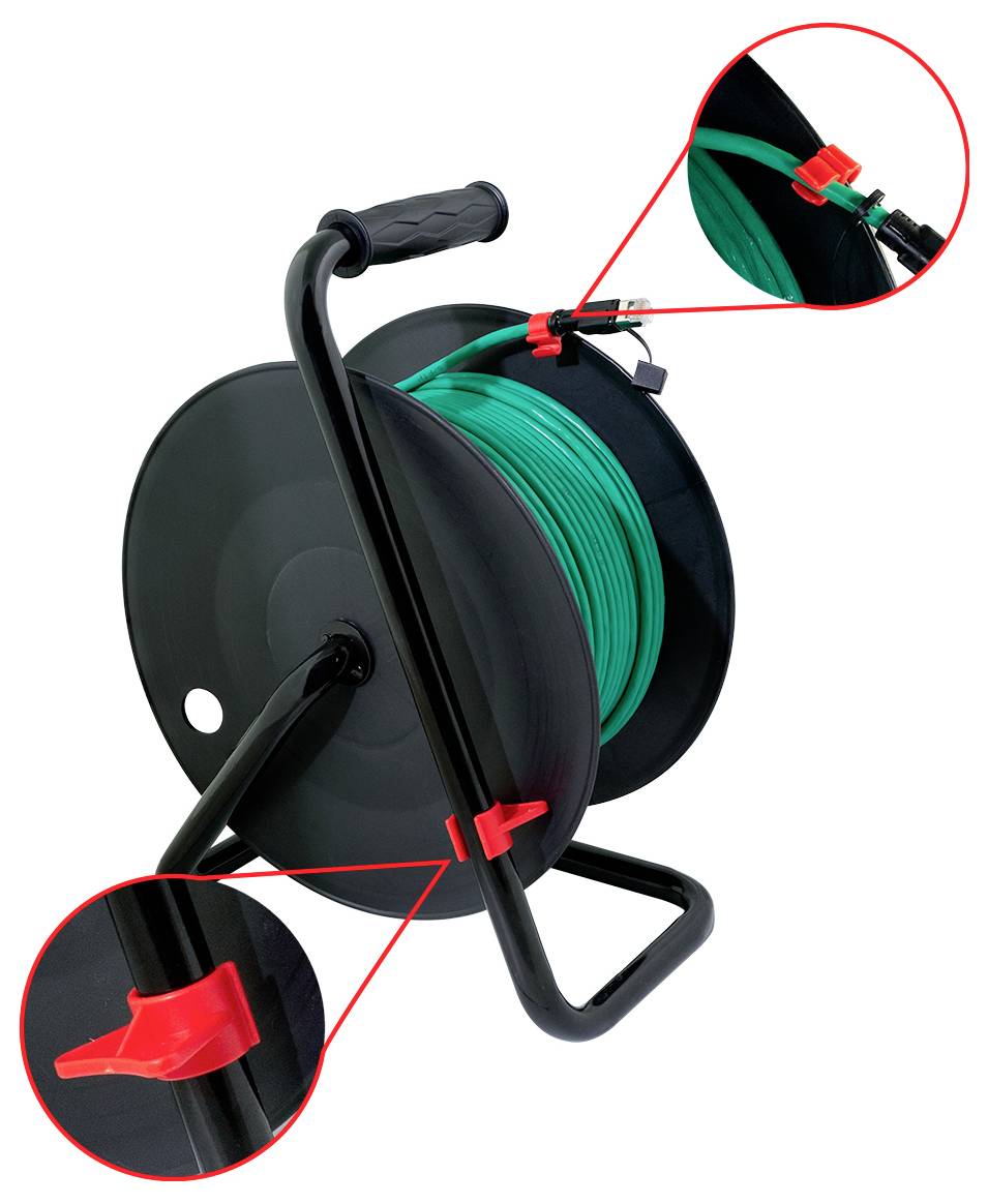 Eine schwarze Schlauchtrommel mit Kurbelgriff, die einen grünen Schlauch trägt. Rote Nahaufnahmen heben den Schlauchverbinder und den Verschließmechanismus hervor.