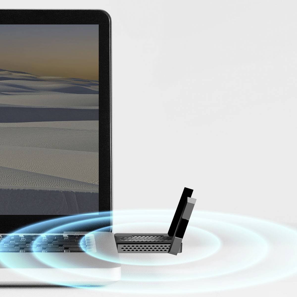 Ein Laptop mit einem landschaftlichen Desktophintergrund ist drahtlos mit einem Gerät verbunden, was durch blaue Wellen, die die Verbindung anzeigen, dargestellt wird.