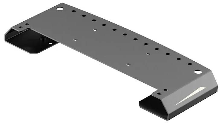 Schwarzer Metallhalter mit mehreren Löchern und abgewinkelten Seiten, konzipiert für Montage oder strukturelle Unterstützung.