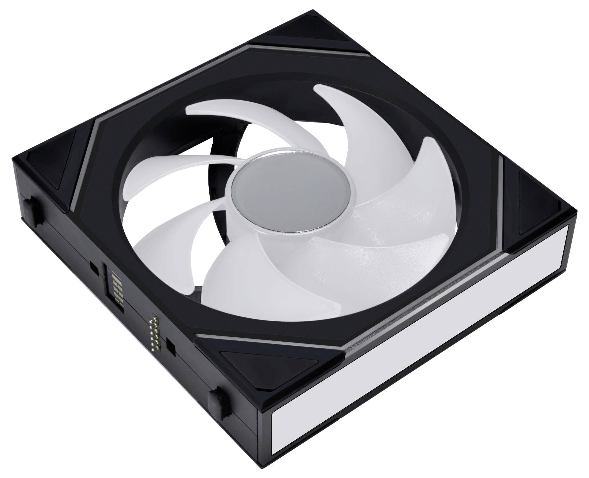 Ein quadratischer, schwarzer Computerlüfter mit weißen Rotorblättern und einem zentralen metallischen Nabenelement, konzipiert für Kühlsysteme.