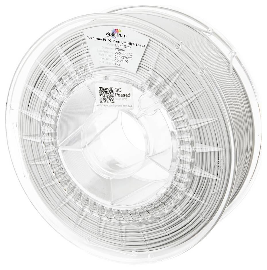 Eine durchsichtige Spule mit 3D-Druckfilament, beschriftet mit 'Spectrum PETG Premium High Speed', mit Details zur Drucktemperatur und einem 'QC Passed'-Vermerk.